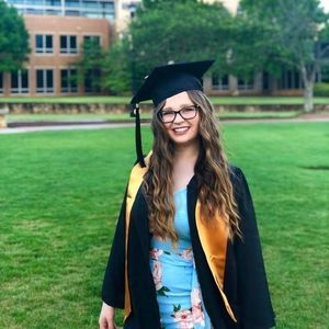 Meet your Posher, Adrianna